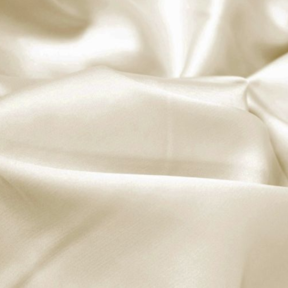 satenova-gumicka-volume-off-white-675bf31e-dc35-48e3-9d82-e84f408755f6